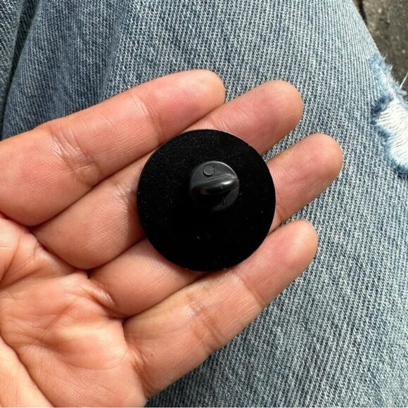 ⭐Pin Lapel Brooch Black Cat Society Cartoon Yellow Animal Cartoon Paw Prints New - Picture 3 of 7